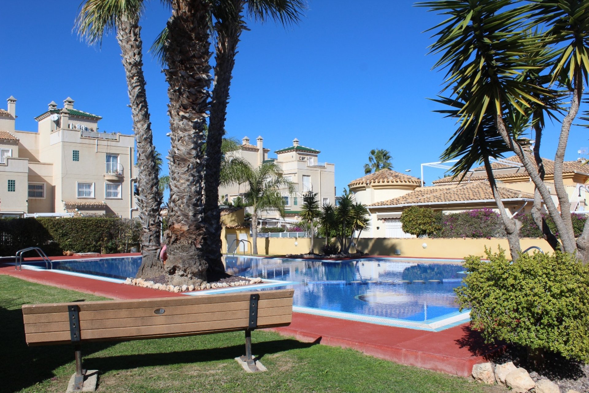 Resale - VILLA -
VILLAMARTÍN - Costa Blanca