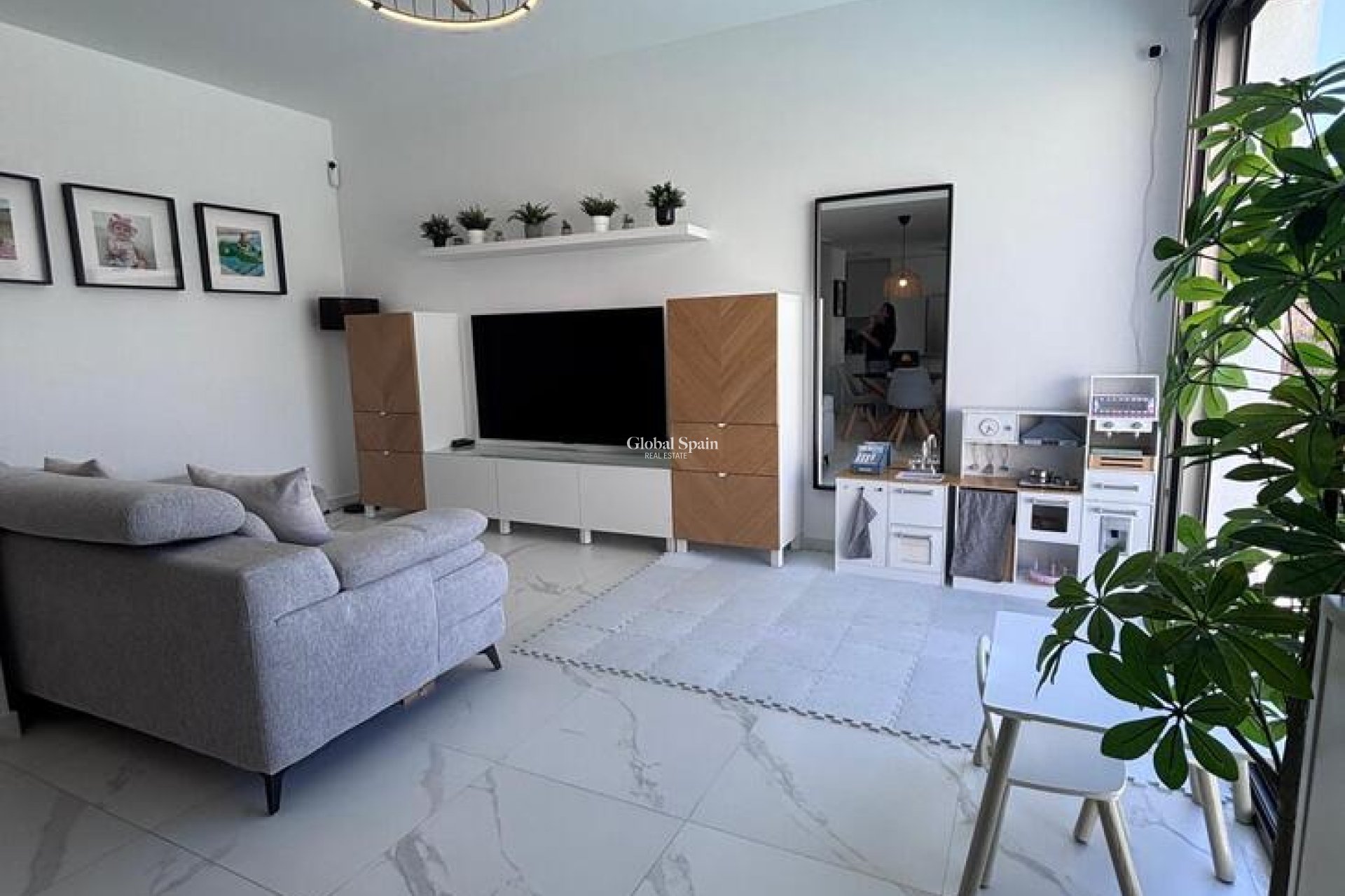 Resale - VILLA -
VILLAMARTÍN - Costa Blanca