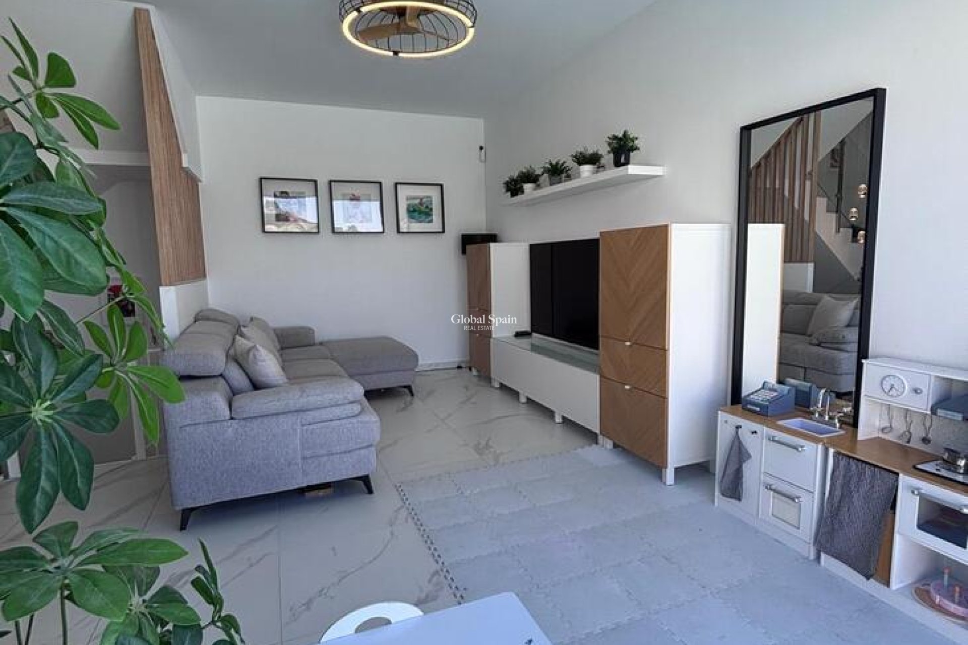 Resale - VILLA -
VILLAMARTÍN - Costa Blanca