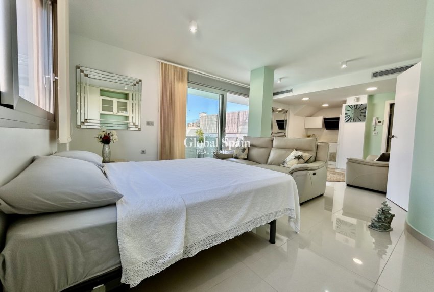 Resale - VILLA -
VILLAMARTÍN - Costa Blanca