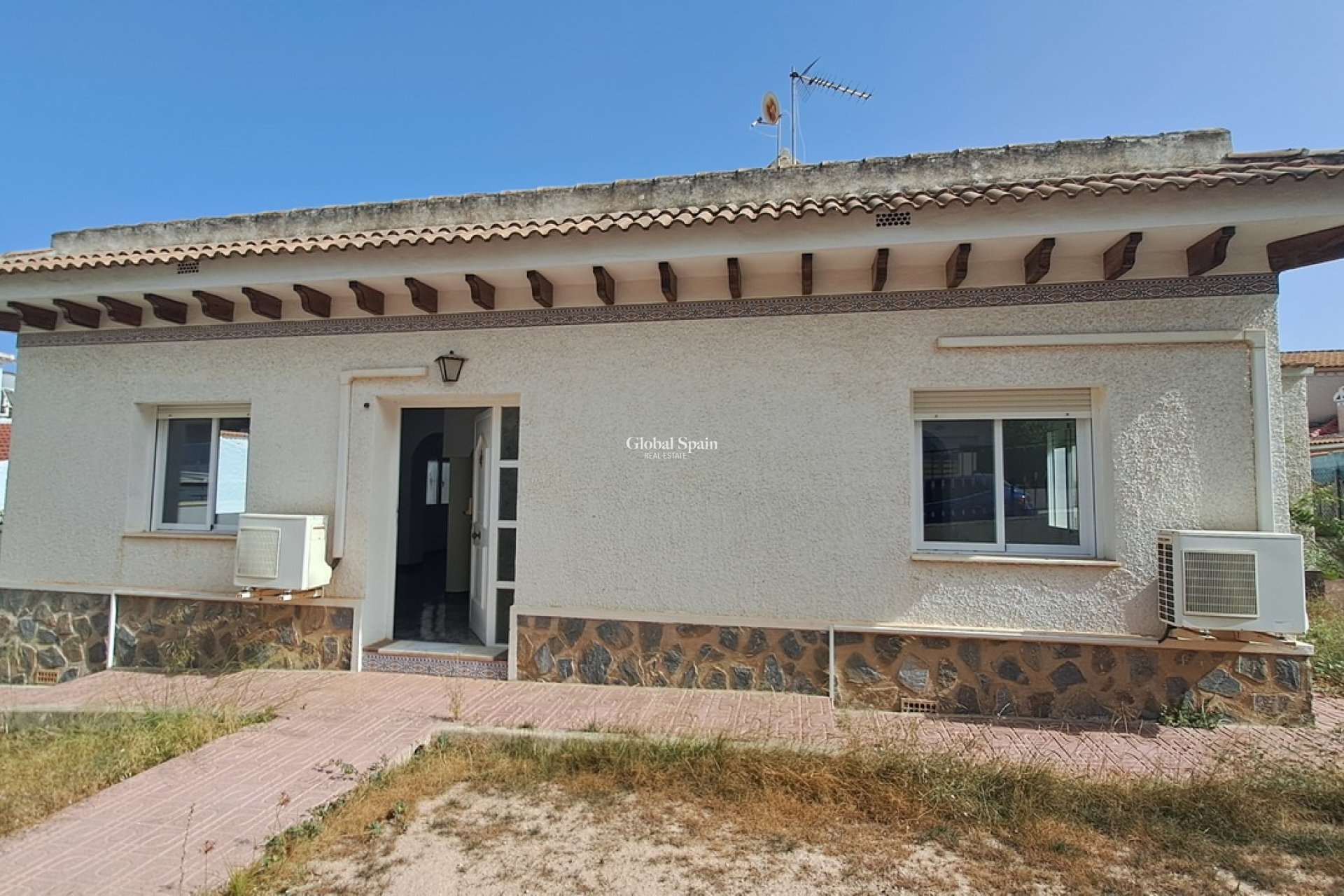 Resale - VILLA -
VILLAMARTÍN - Costa Blanca