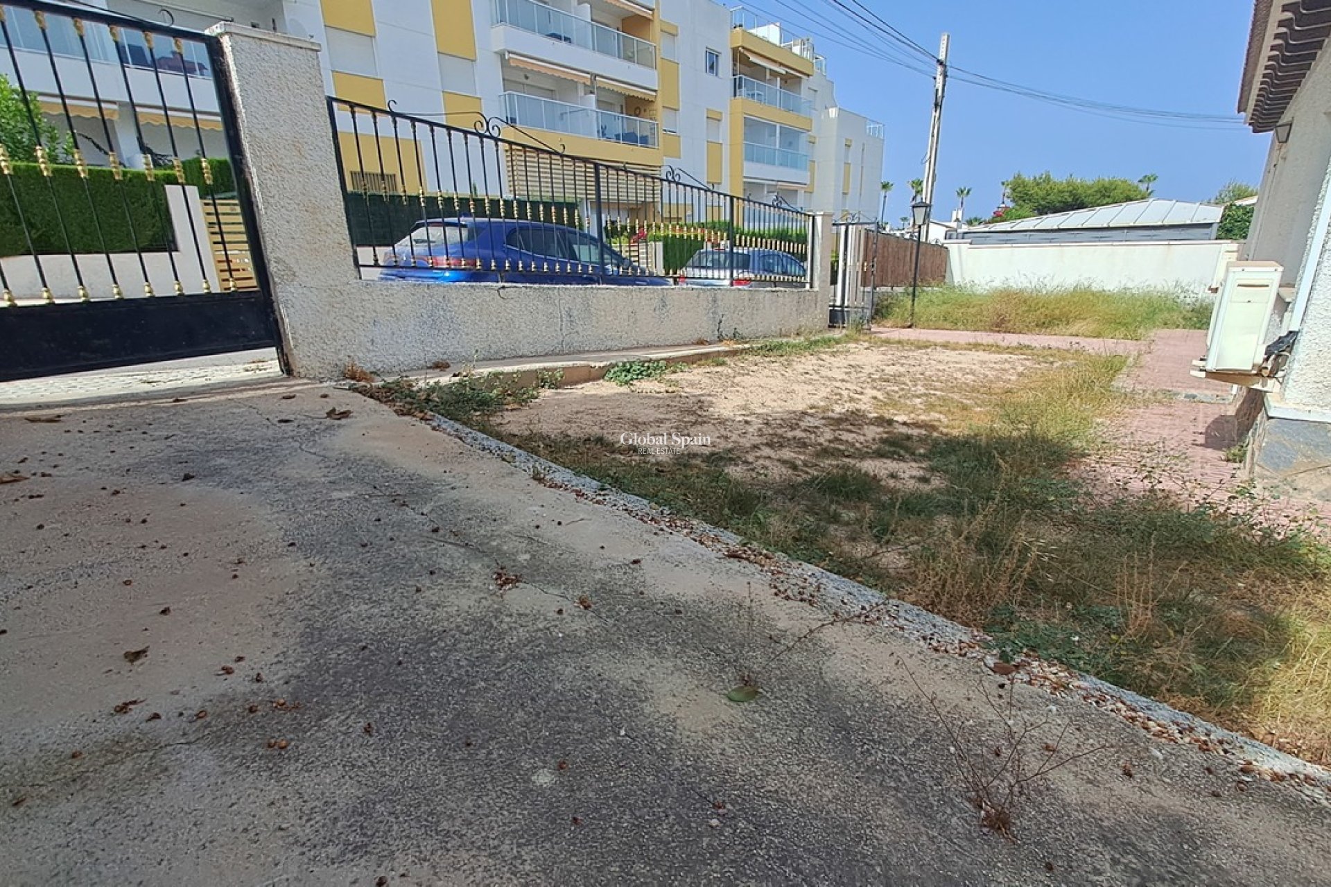 Resale - VILLA -
VILLAMARTÍN - Costa Blanca