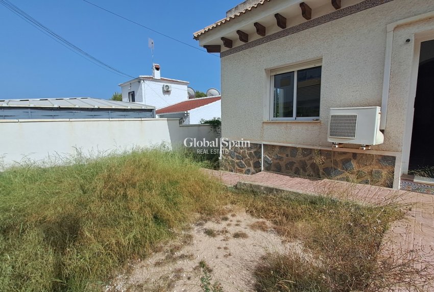 Resale - VILLA -
VILLAMARTÍN - Costa Blanca