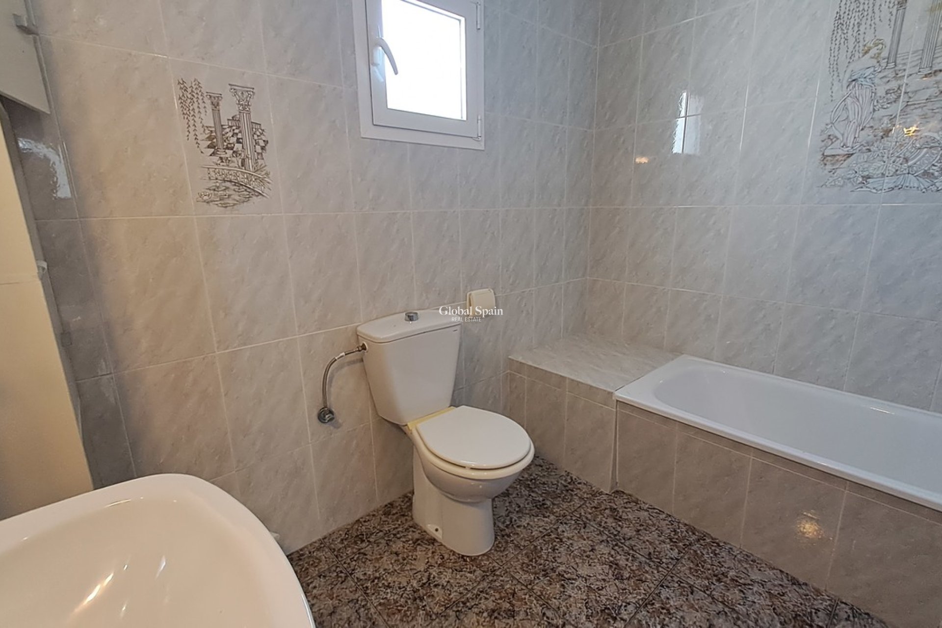 Resale - VILLA -
VILLAMARTÍN - Costa Blanca