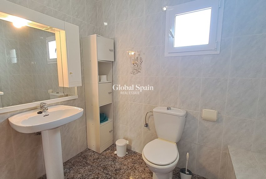 Resale - VILLA -
VILLAMARTÍN - Costa Blanca