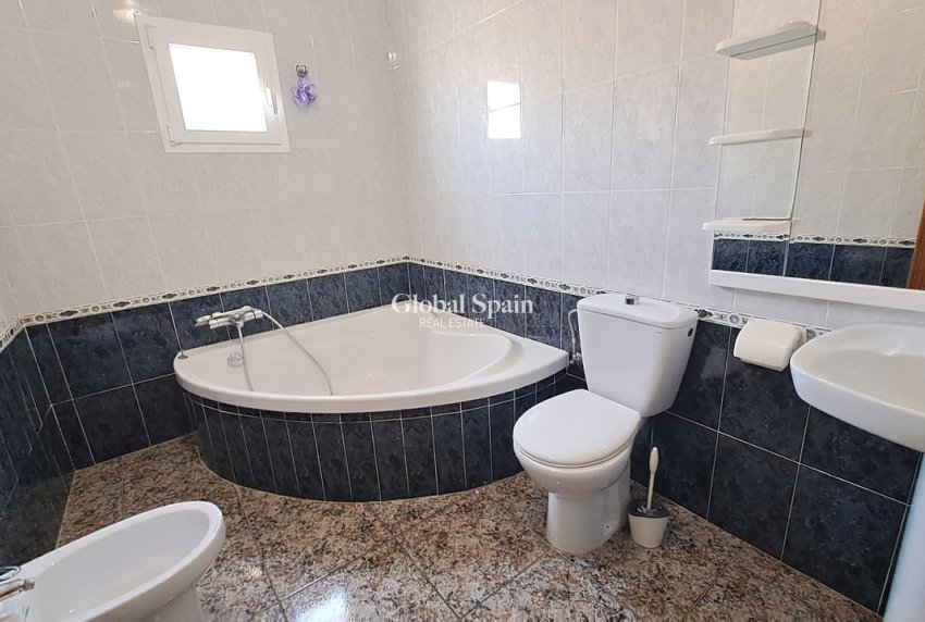 Resale - VILLA -
VILLAMARTÍN - Costa Blanca
