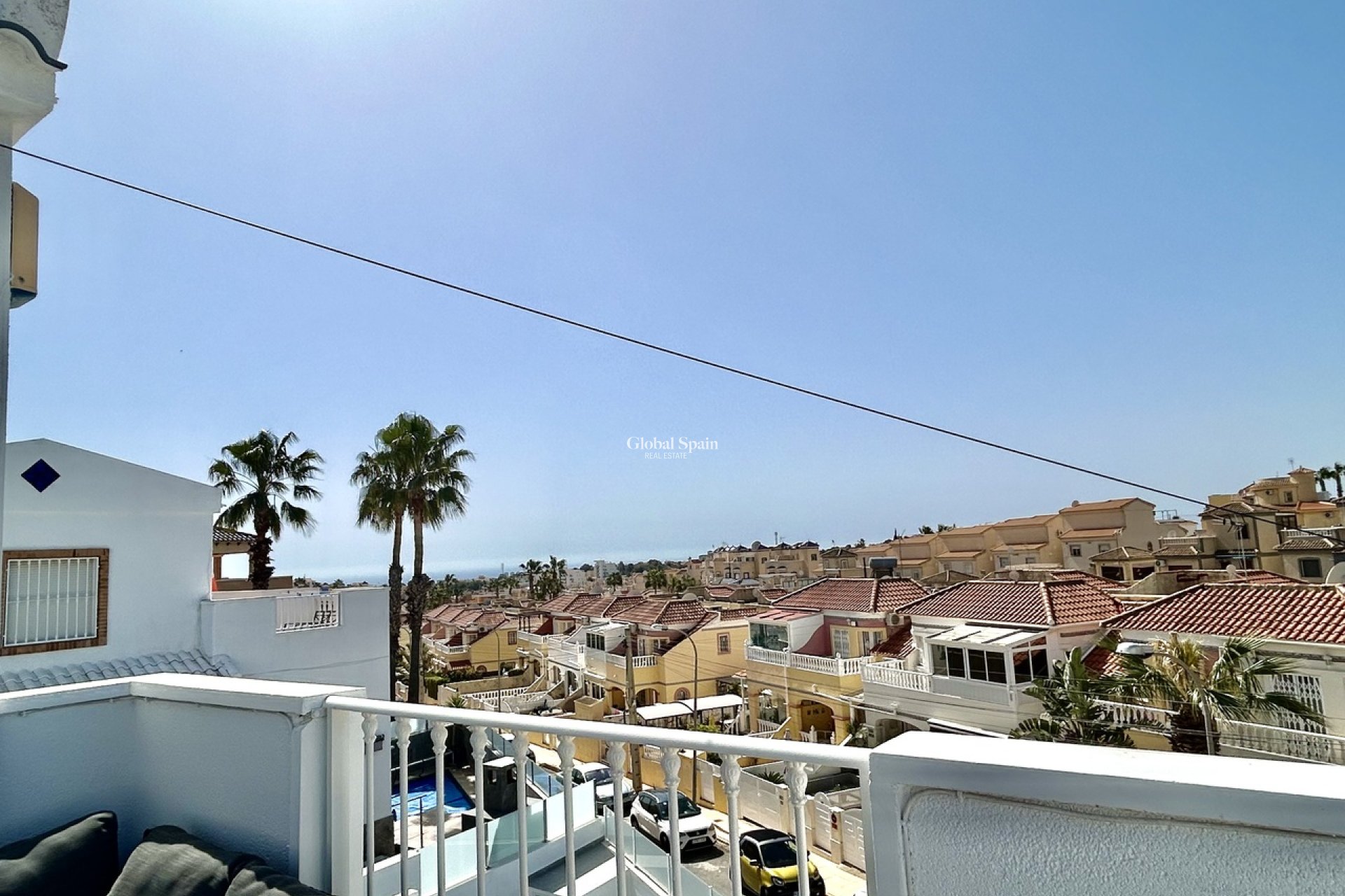 Resale - VILLA -
VILLAMARTÍN - Costa Blanca