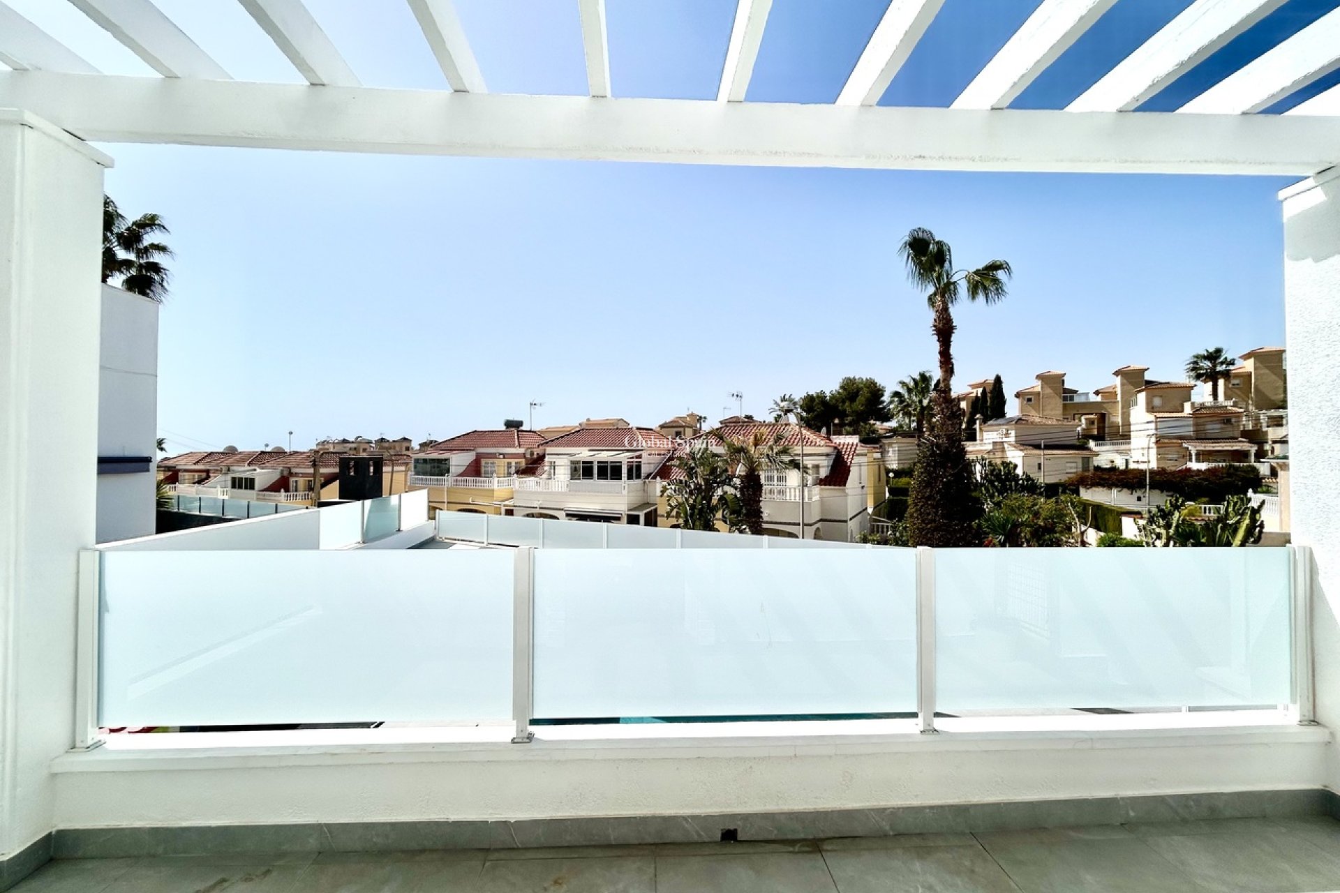 Resale - VILLA -
VILLAMARTÍN - Costa Blanca