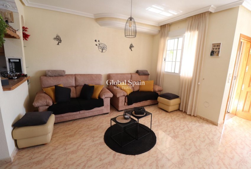 Resale - VILLA -
VILLAMARTÍN - Costa Blanca