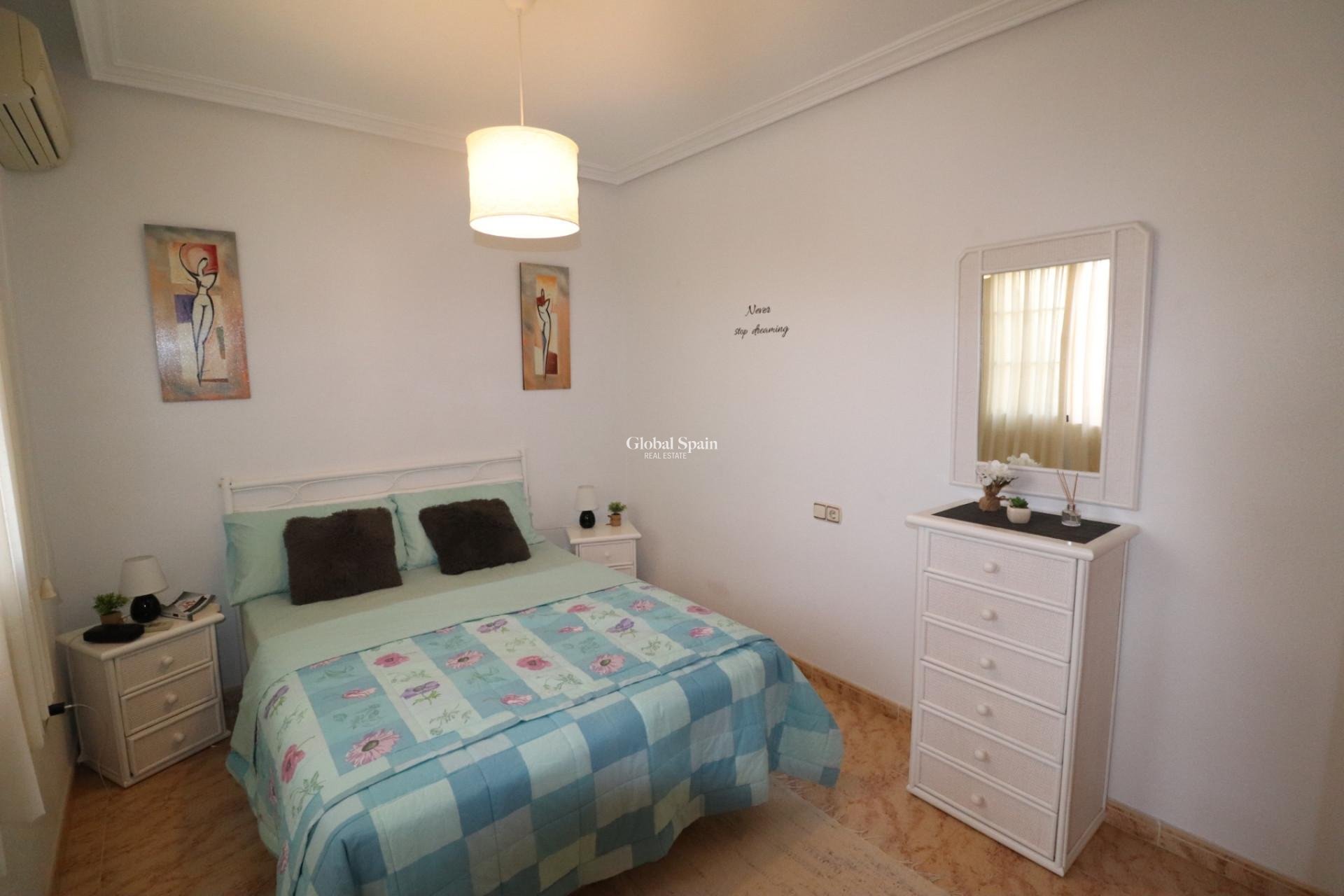 Resale - VILLA -
VILLAMARTÍN - Costa Blanca