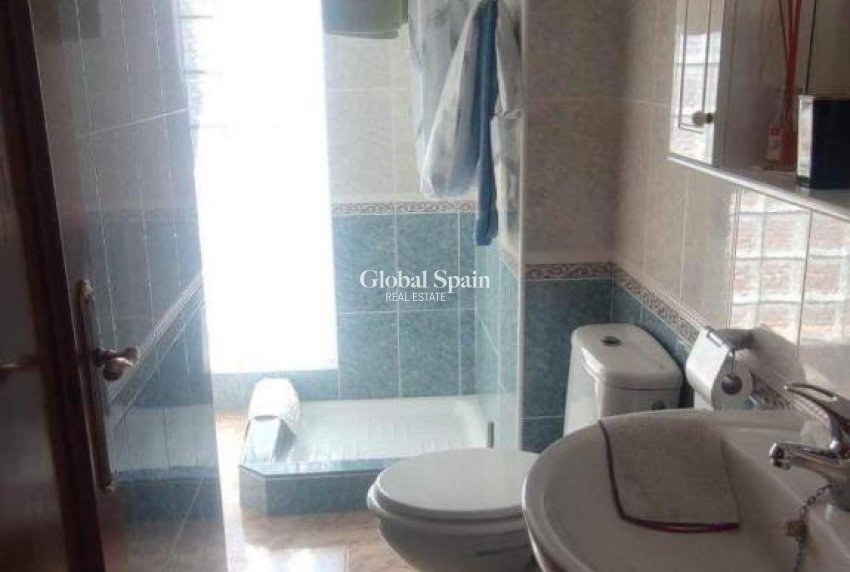 Resale - VILLA -
VILLAMARTÍN - Costa Blanca