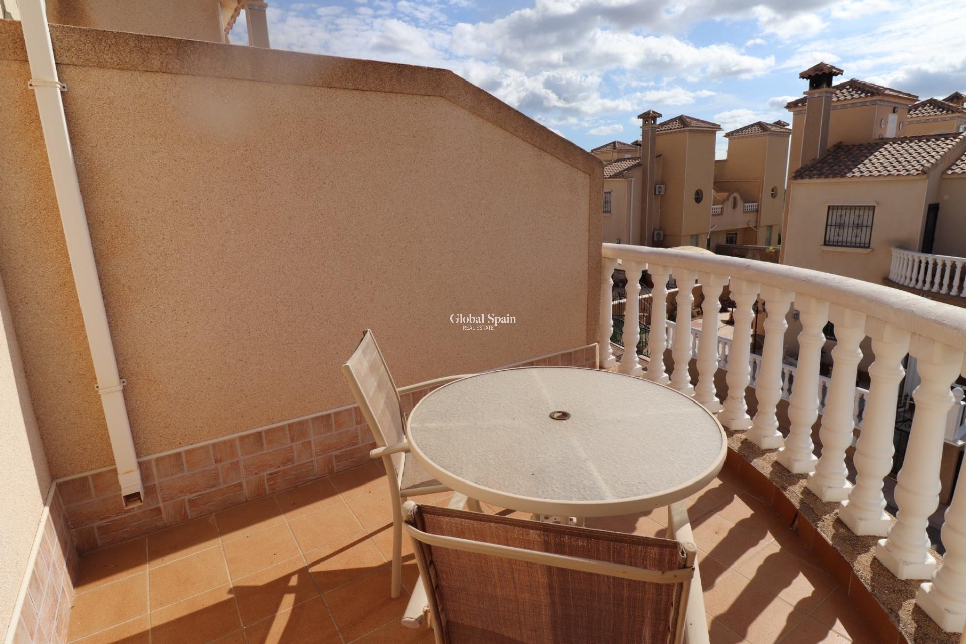Resale - VILLA -
VILLAMARTÍN - Costa Blanca