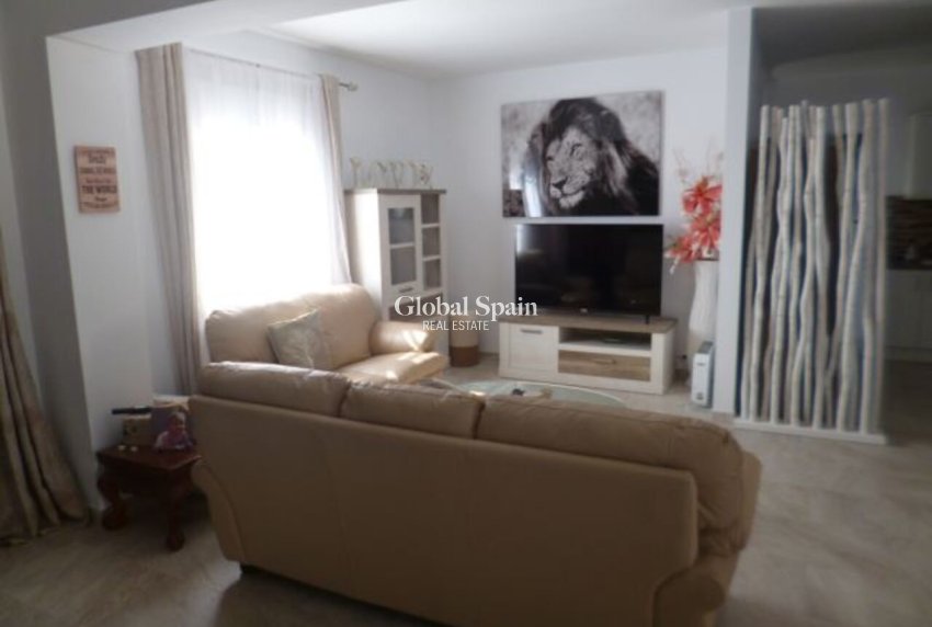 Resale - VILLA -
VILLAMARTÍN - Costa Blanca