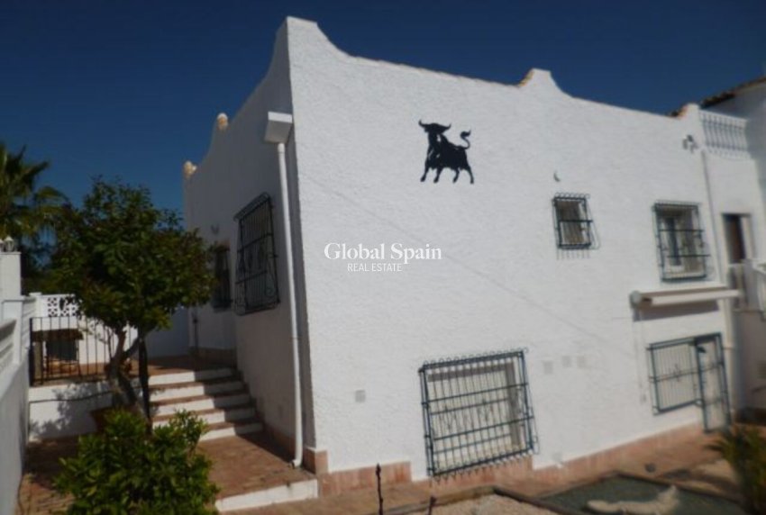 Resale - VILLA -
VILLAMARTÍN - Costa Blanca