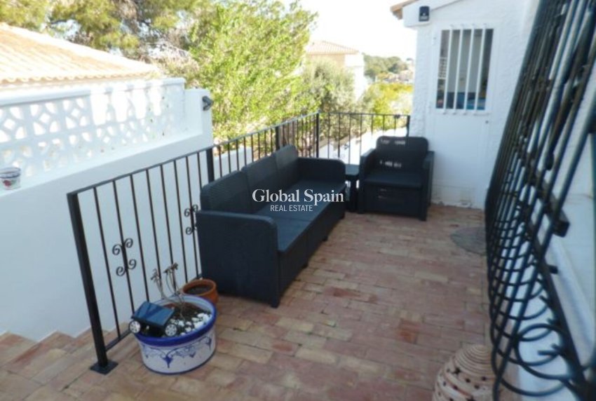 Resale - VILLA -
VILLAMARTÍN - Costa Blanca