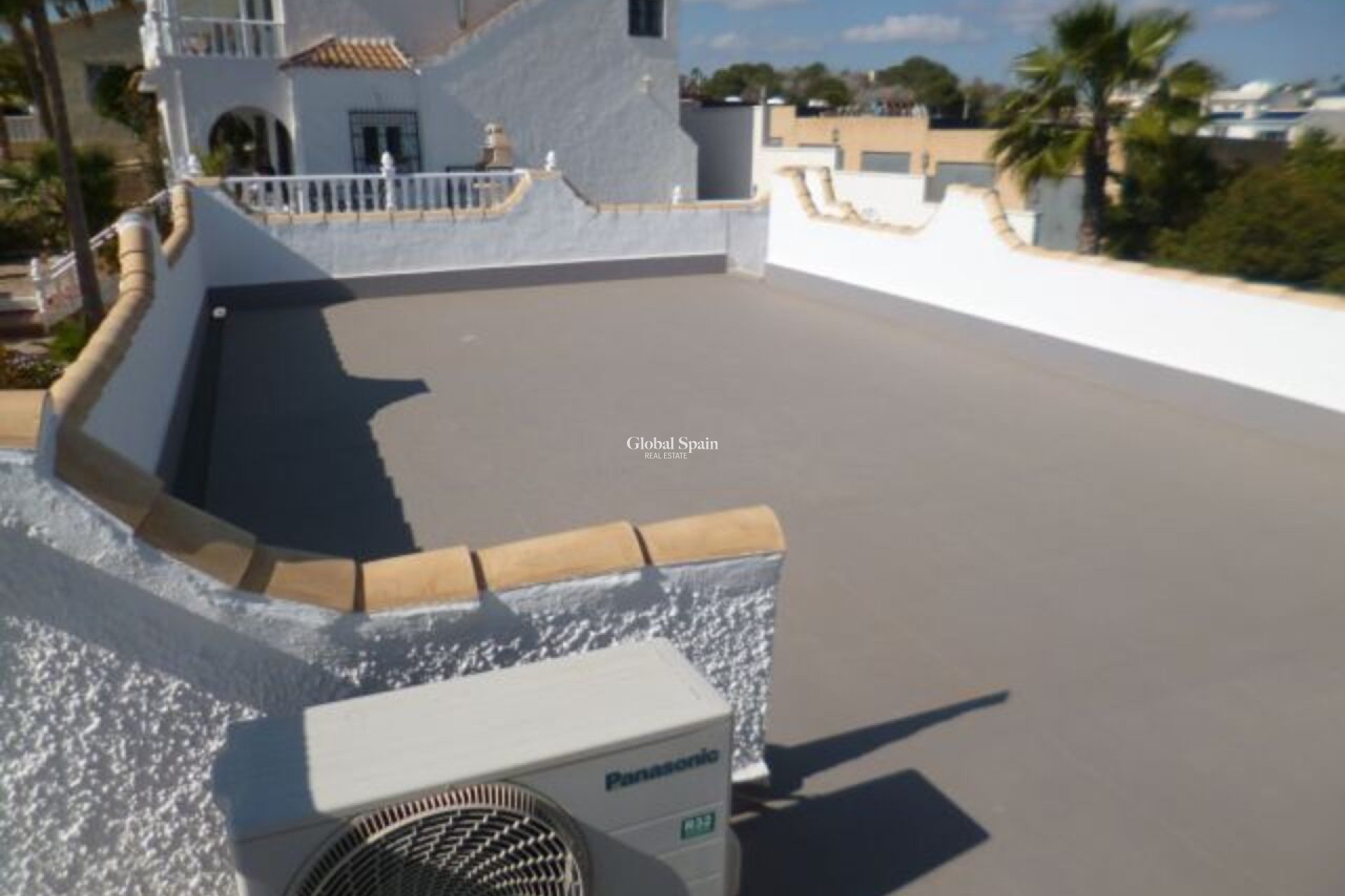 Resale - VILLA -
VILLAMARTÍN - Costa Blanca
