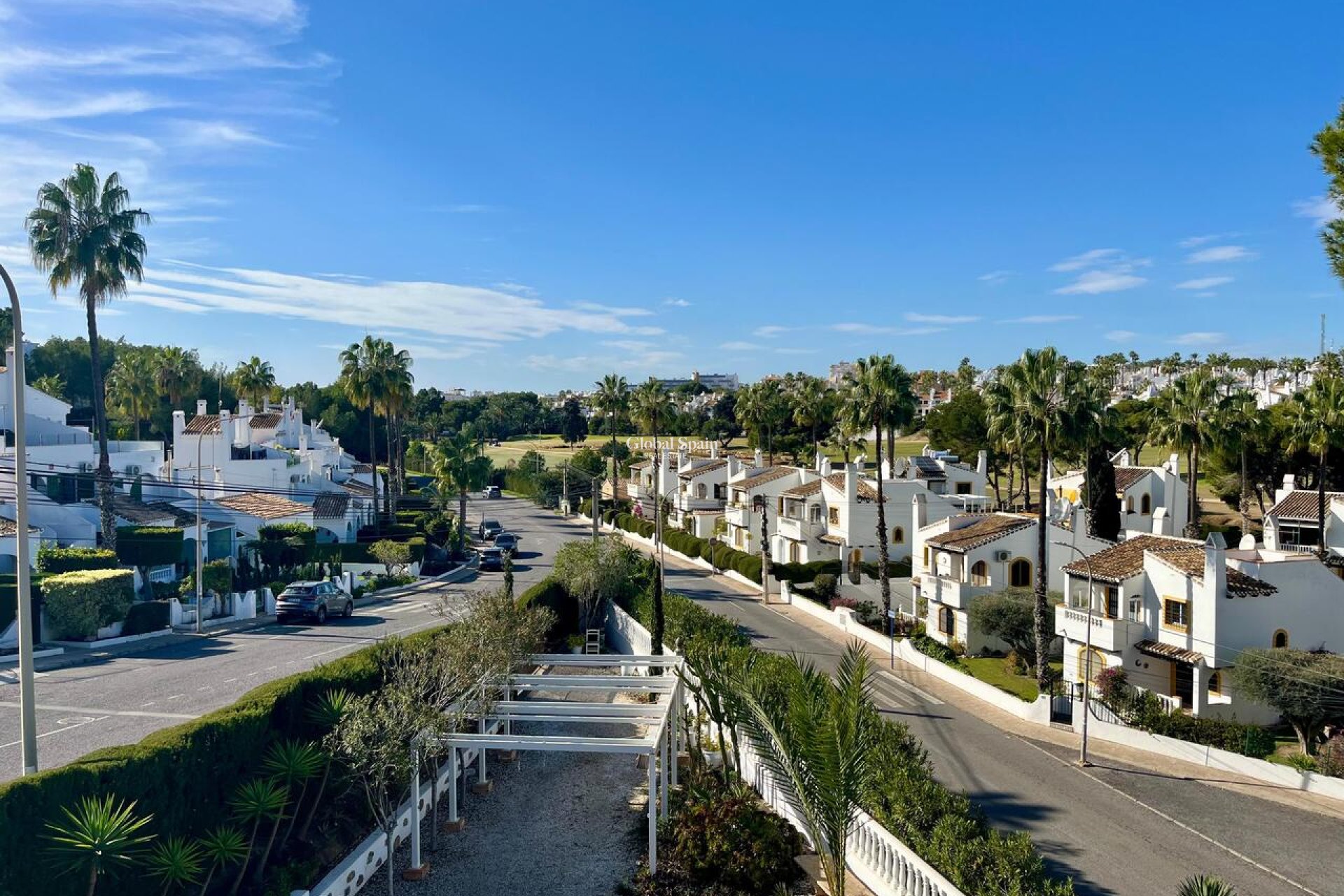Resale - VILLA -
VILLAMARTÍN - Costa Blanca