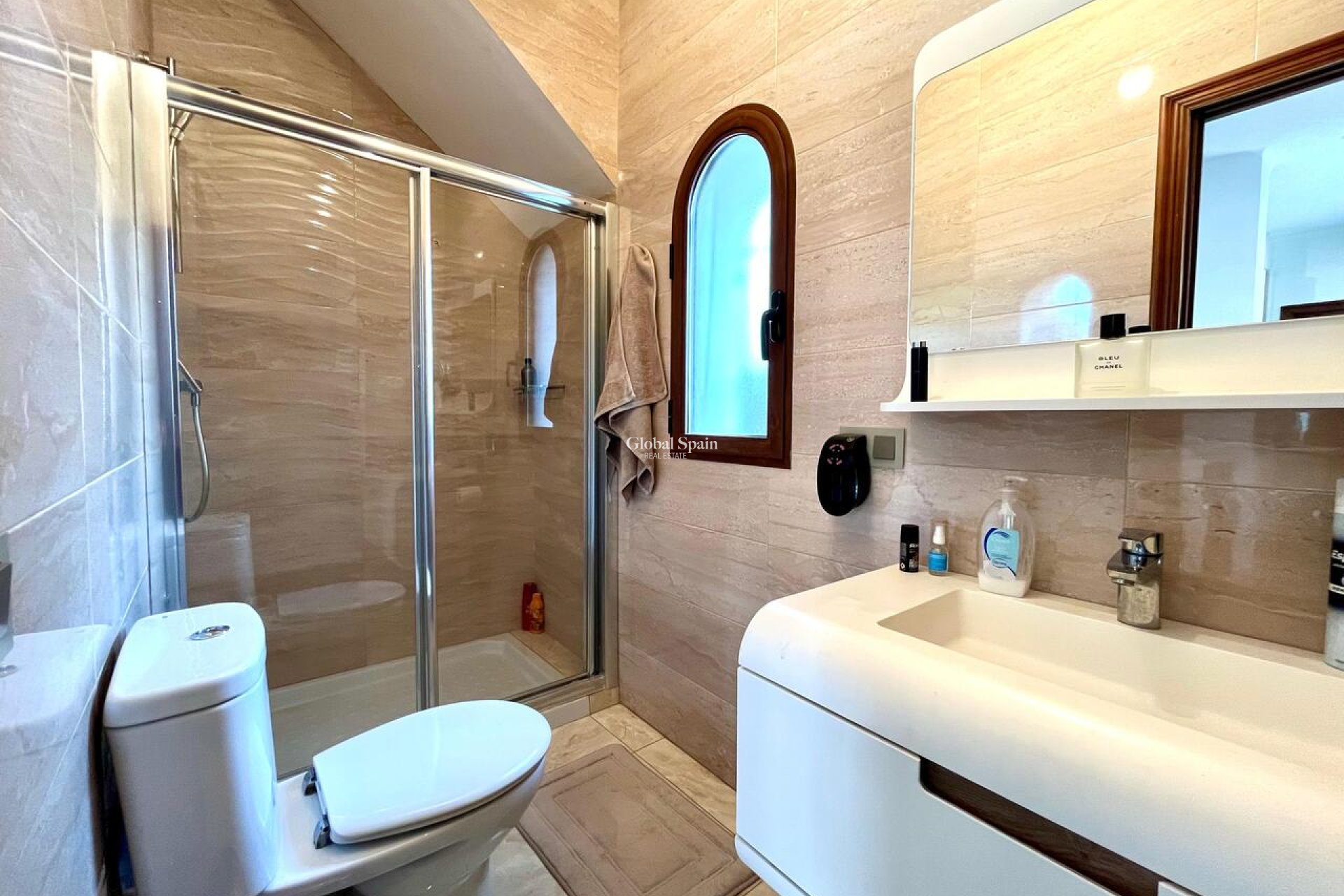 Resale - VILLA -
VILLAMARTÍN - Costa Blanca