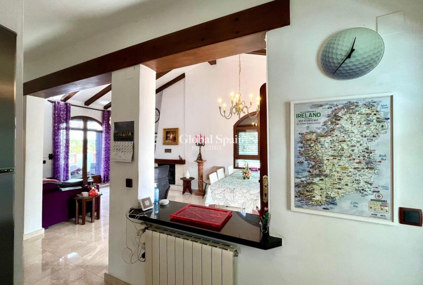 Resale - VILLA -
VILLAMARTÍN - Costa Blanca