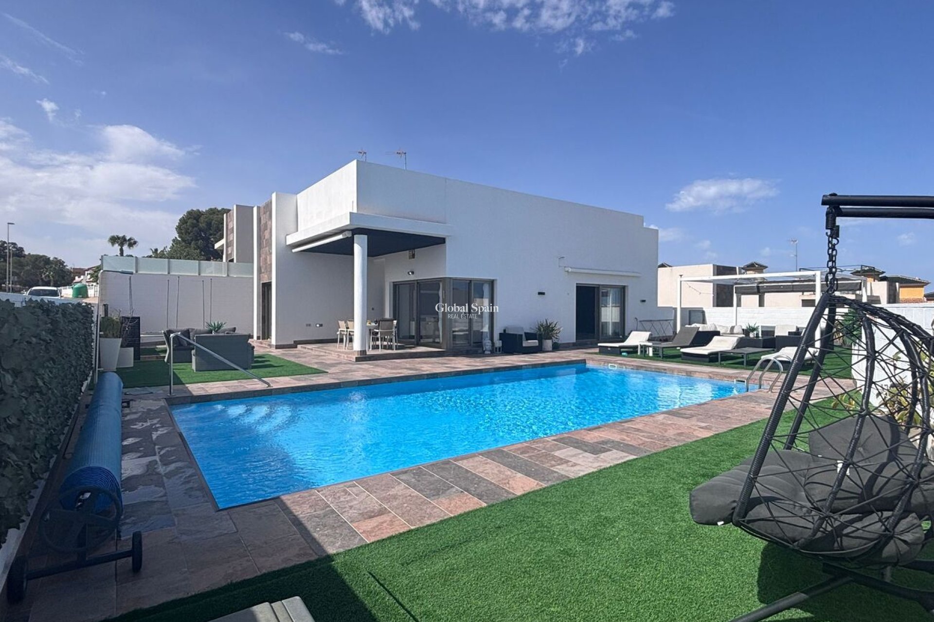 Resale - VILLA -
VILLAMARTÍN - Costa Blanca