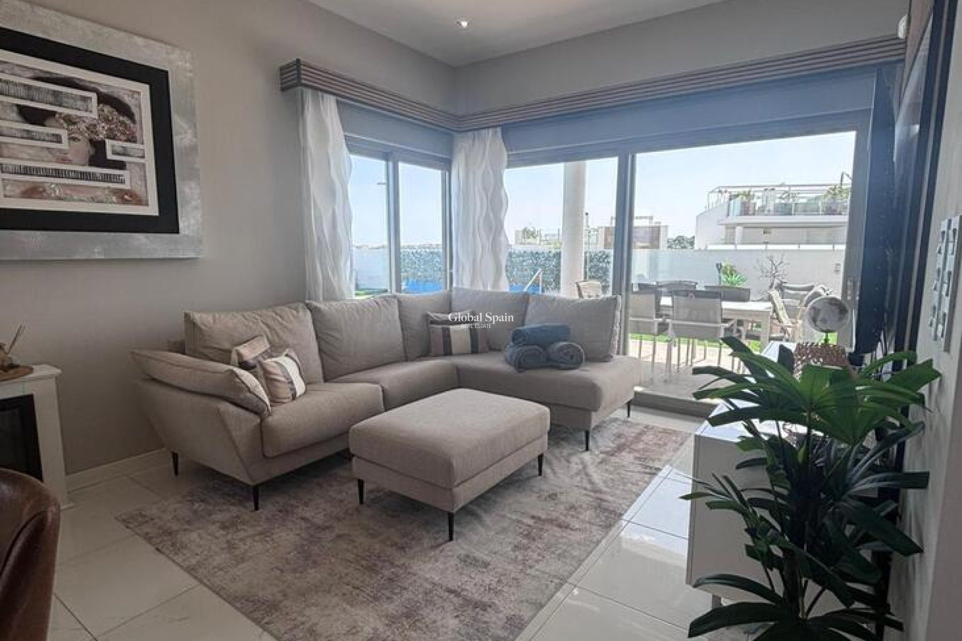 Resale - VILLA -
VILLAMARTÍN - Costa Blanca
