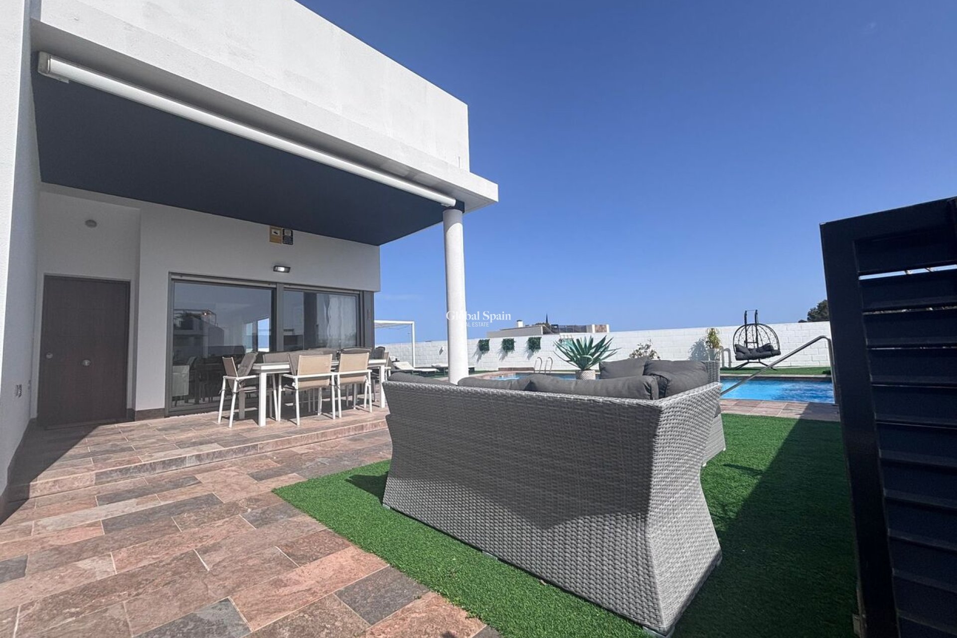 Resale - VILLA -
VILLAMARTÍN - Costa Blanca
