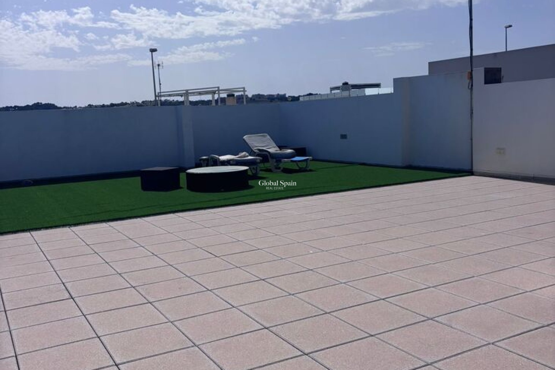 Resale - VILLA -
VILLAMARTÍN - Costa Blanca