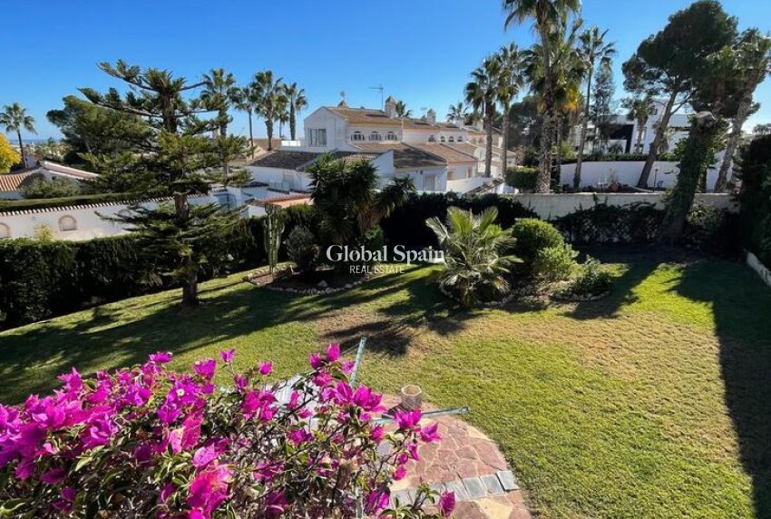Resale - VILLA -
VILLAMARTÍN - Costa Blanca