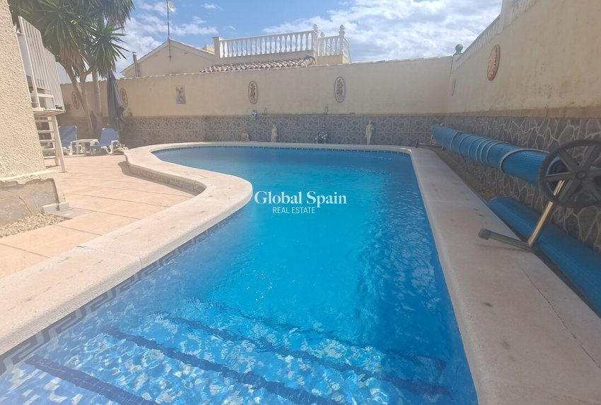Resale - VILLA -
VILLAMARTÍN - Costa Blanca