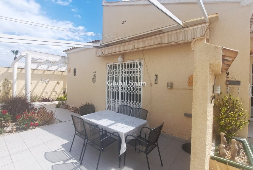 Resale - VILLA -
VILLAMARTÍN - Costa Blanca