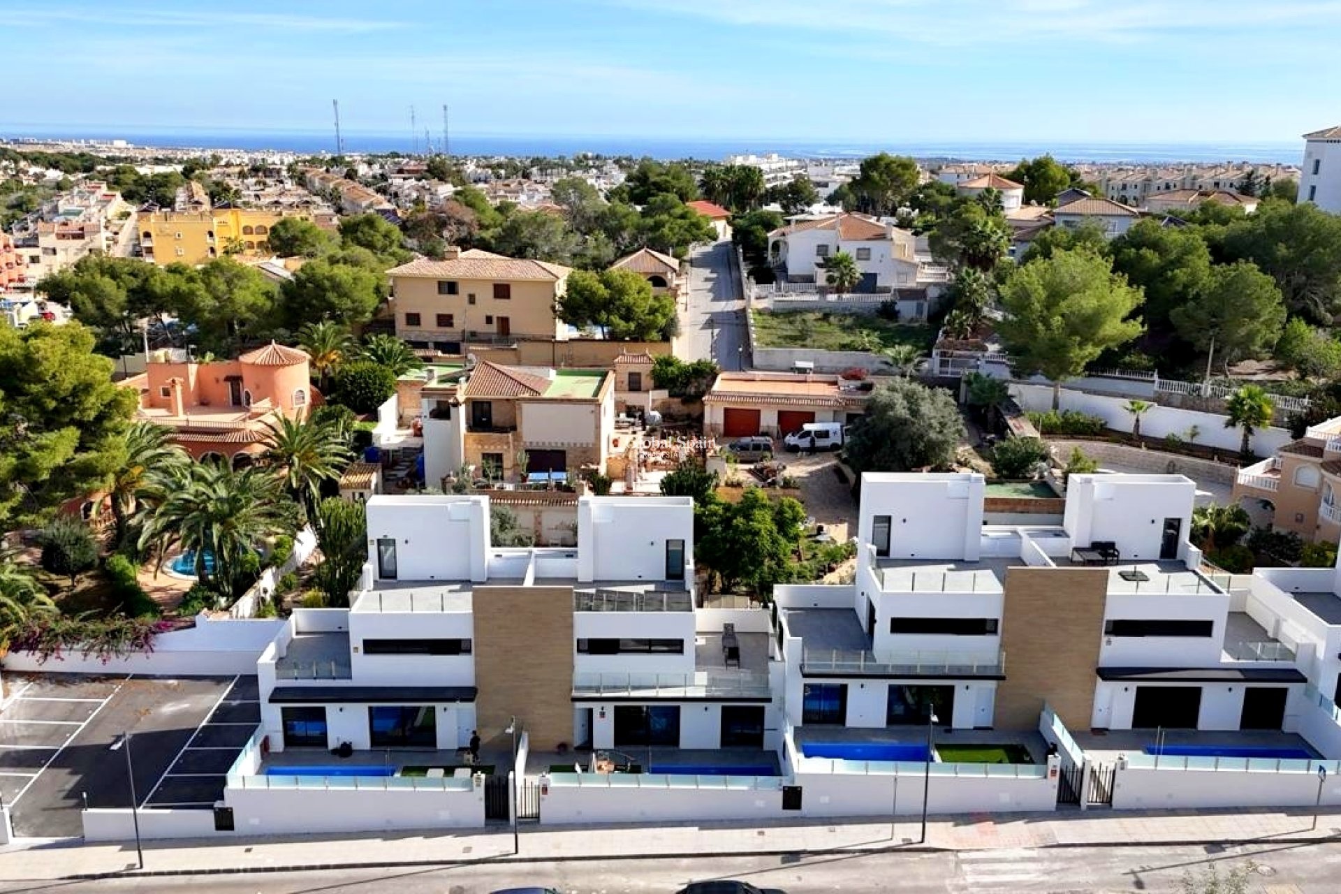 Resale - VILLA -
VILLAMARTÍN - Costa Blanca