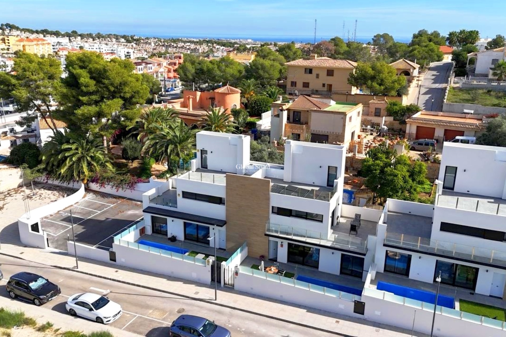 Resale - VILLA -
VILLAMARTÍN - Costa Blanca