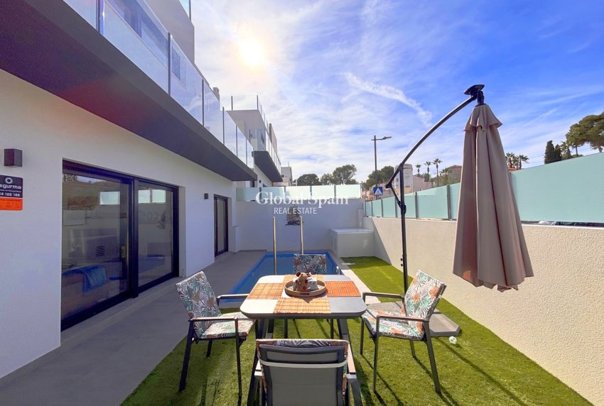 Resale - VILLA -
VILLAMARTÍN - Costa Blanca