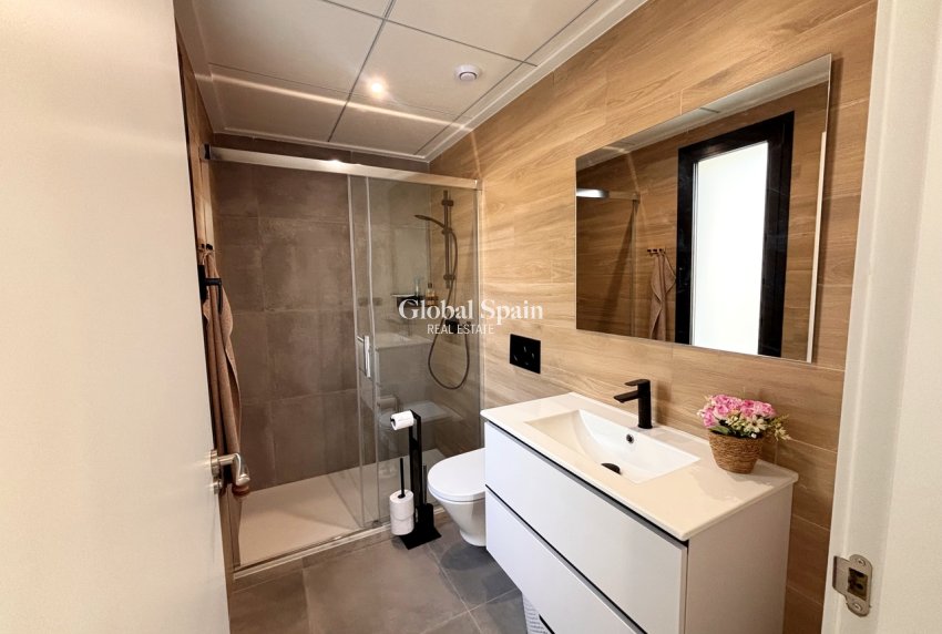 Resale - VILLA -
VILLAMARTÍN - Costa Blanca