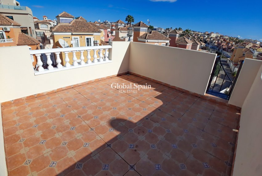 Resale - VILLA -
VILLAMARTÍN - Costa Blanca