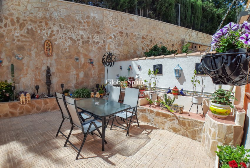 Resale - VILLA -
VILLAMARTÍN - Costa Blanca
