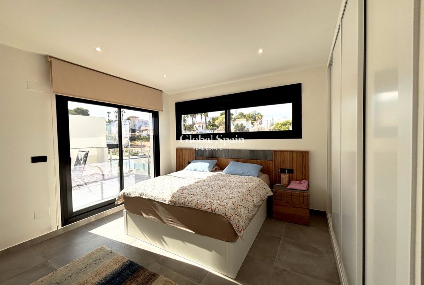Resale - VILLA -
VILLAMARTÍN - Costa Blanca