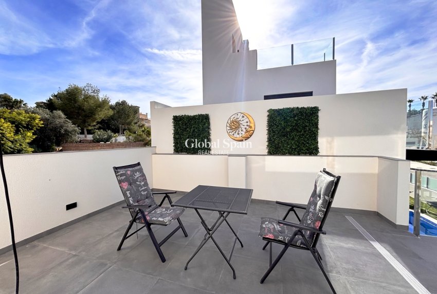 Resale - VILLA -
VILLAMARTÍN - Costa Blanca
