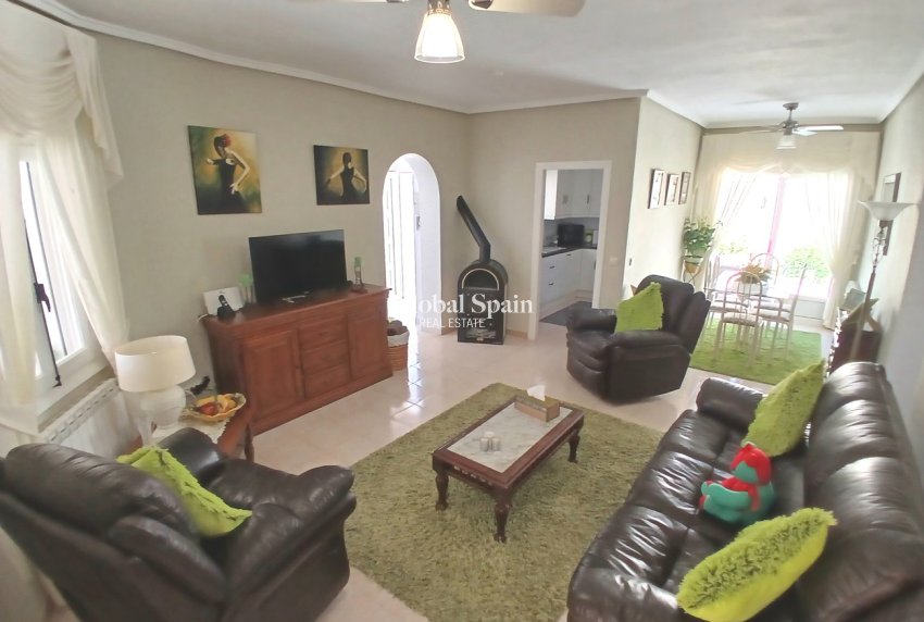 Resale - VILLA -
VILLAMARTÍN - Costa Blanca