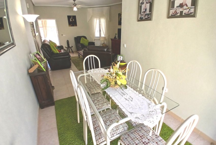 Resale - VILLA -
VILLAMARTÍN - Costa Blanca