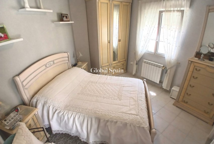 Resale - VILLA -
VILLAMARTÍN - Costa Blanca