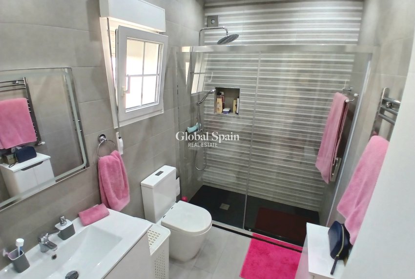 Resale - VILLA -
VILLAMARTÍN - Costa Blanca
