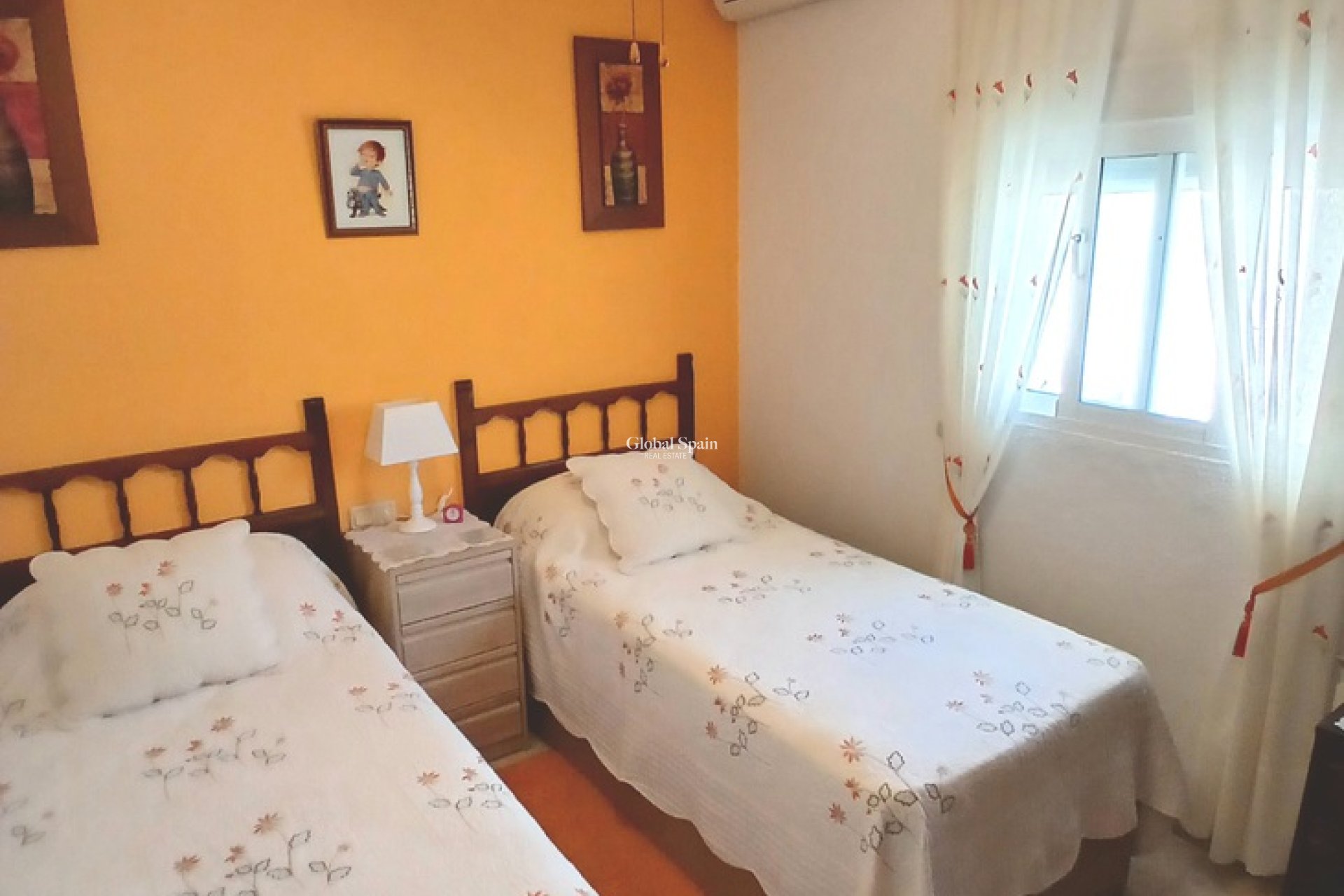 Resale - VILLA -
VILLAMARTÍN - Costa Blanca