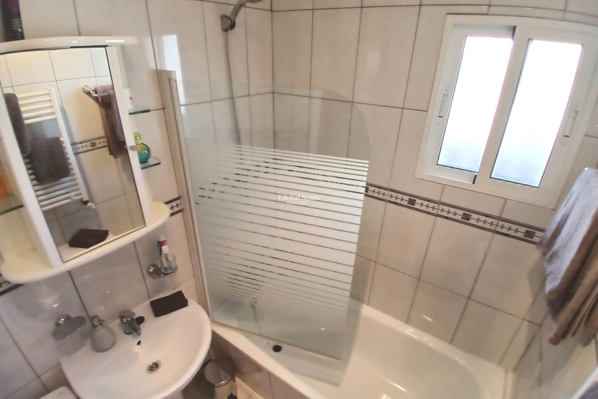 Resale - VILLA -
VILLAMARTÍN - Costa Blanca