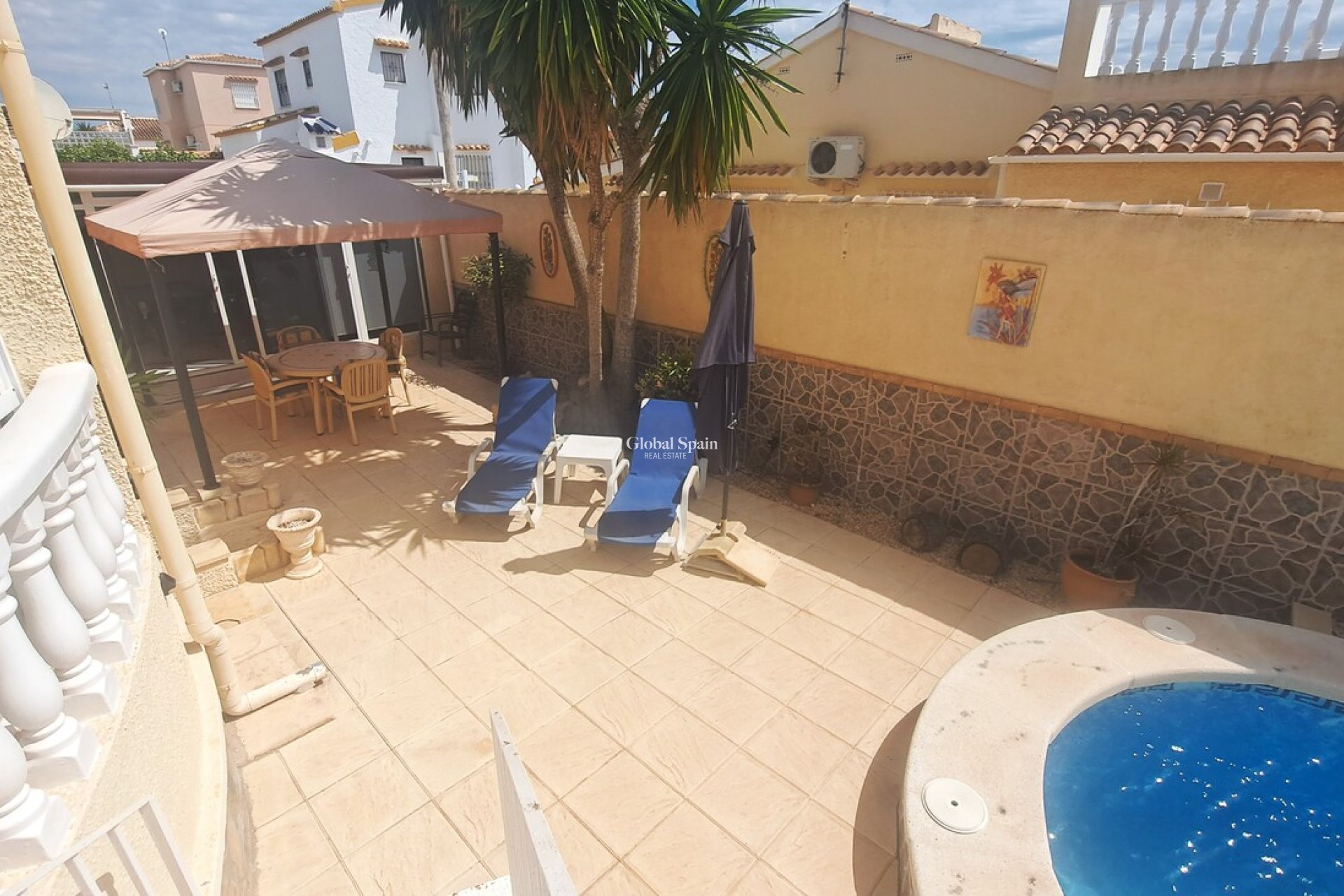 Resale - VILLA -
VILLAMARTÍN - Costa Blanca