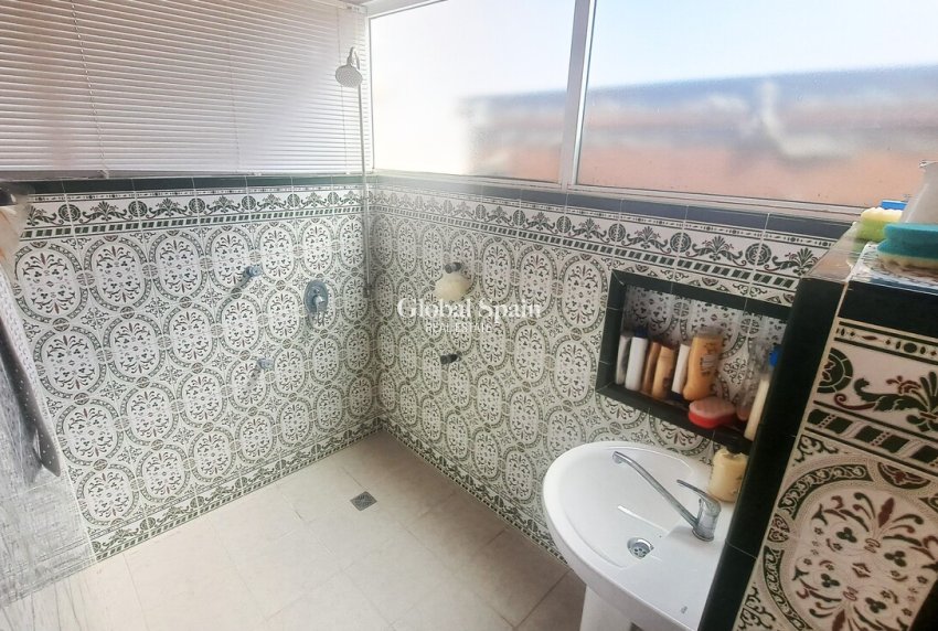Resale - VILLA -
VILLAMARTÍN - Costa Blanca