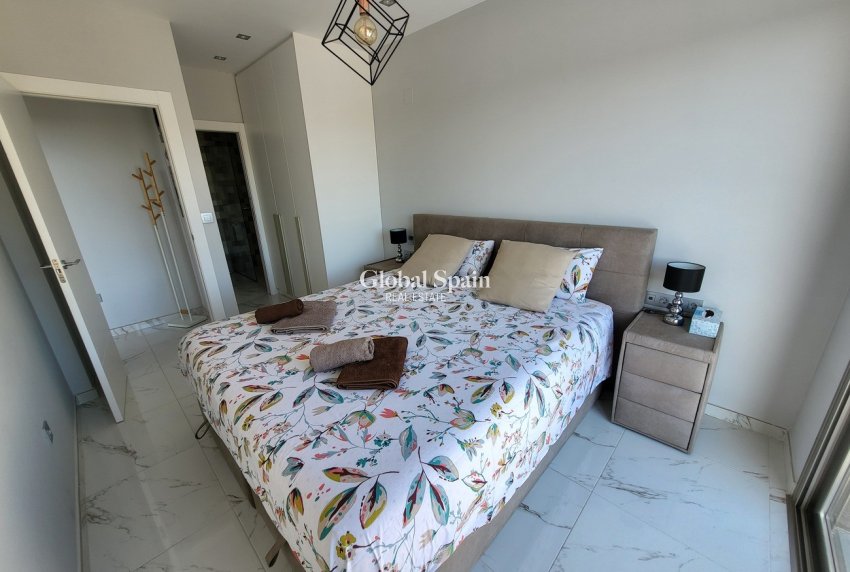 Resale - VILLA -
VILLAMARTÍN - Costa Blanca