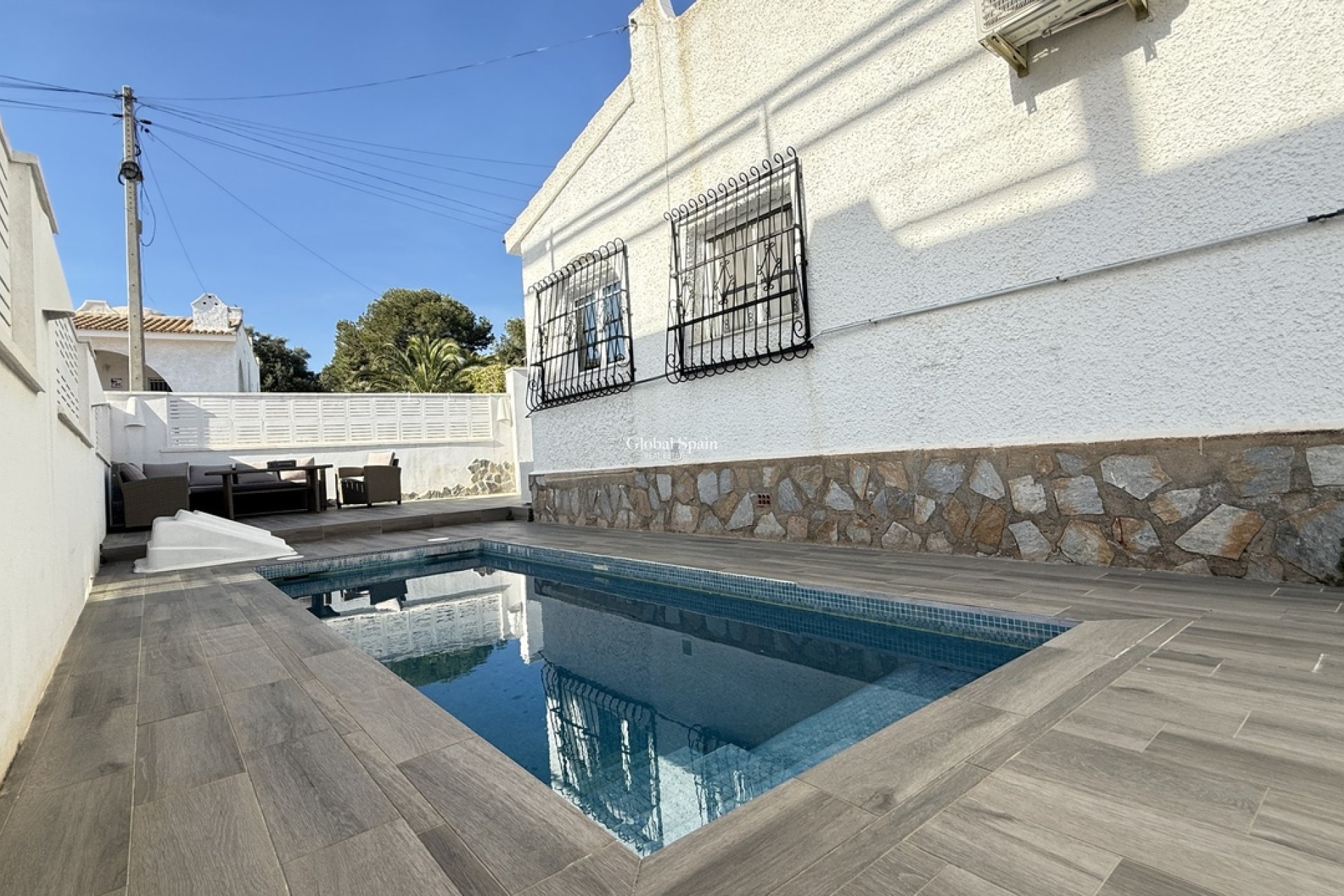 Resale - VILLA -
VILLAMARTÍN - Costa Blanca