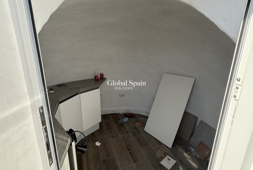 Resale - VILLA -
VILLAMARTÍN - Costa Blanca