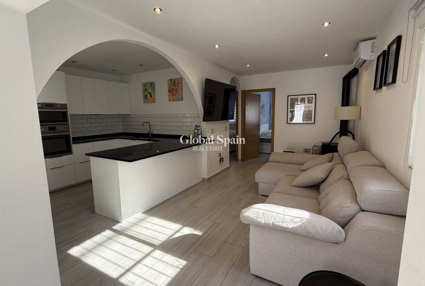 Resale - VILLA -
VILLAMARTÍN - Costa Blanca
